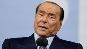 Silvio Berlusconi volta a ser internado em Milão