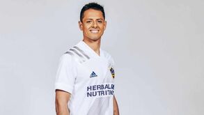 Chicharito Hernández sofre lesão grave no joelho direito
