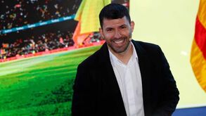 Agüero: «Barcelona não fez o suficiente para Messi regressar»