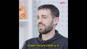 Bernardo Silva escolhe companheiro de equipa mais chato em voos longos: «Não se cala um minuto...»