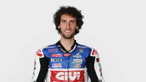 Alex Rins fraturou perna e falha o GP de Itália