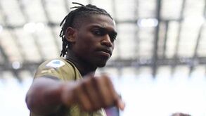 Rafael Leão assume a camisola 10 do Milan