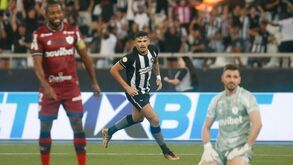 Botafogo de Luís Castro bate Fortaleza e reforça liderança do Brasileirão