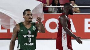 Federação passa suspensão de Travante Williams para repreensão: jogador pode defrontar o Benfica