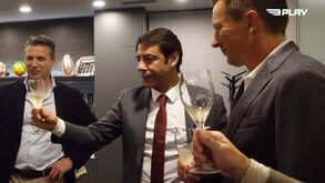 Um brinde na renovação de Schmidt e Rui Costa feliz: «Estou ainda mais convencido que vamos ter sucesso»