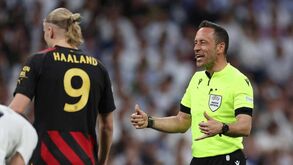 Árbitros portugueses marcaram menos faltas nas competições europeias do que na Liga Bwin