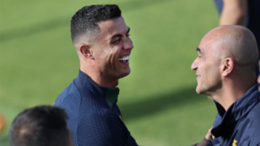 Dos sorrisos de Cristiano Ronaldo ao novo penteado de Cancelo: o treino da Seleção em imagens