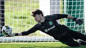 «Não é um pássaro, não é um avião, é Franco Israel!»: guarda-redes do Sporting faz furor no Uruguai
