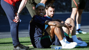 Bruno Fernandes e João Cancelo estiveram no treino dos sub-21