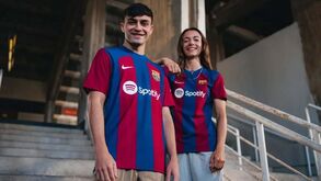 Barcelona revela equipamento principal para 2023/24 inspirado na equipa feminina de 1970