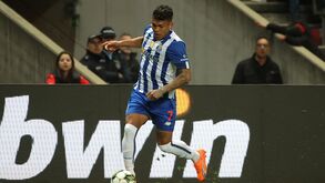 O momento em que Veron se lesionou num jogo de 2x2 durante as férias no Brasil