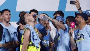 Selecionador de Inglaterra e a festa (bem regada) dos internacionais do City: «Há uma linha...»