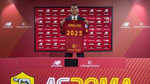 Chris Smalling renova contrato com a Roma até 2025