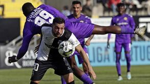 Vítor Gonçalves renova com Farense por uma época