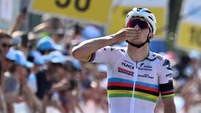 Evenepoel vence 7.ª etapa da Volta à Suíça ainda com Gino Mäder na memória