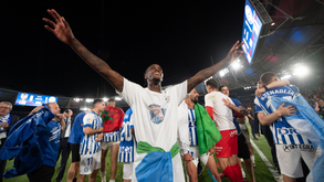 Alavés garante subida à 1.ª divisão espanhola com penálti aos... 120'+9!