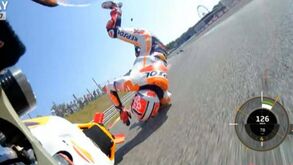 Marc Márquez sofre quinta queda no GP Alemanha e agora tem fratura num dedo