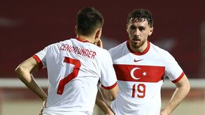 Kökçü em ação frente a Gales