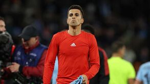 Guardiola desmente Xavi: «Não chegou ao Man. City qualquer oferta do Barcelona por Cancelo»