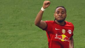 Chelsea contrata Nkunku por seis épocas