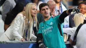 Mulher deixa mensagem a Courtois: «Estavam à espera de uma oportunidade para manchar o teu nome»