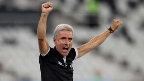 Luís Castro fala pela primeira vez sobre interesse do Al Nassr: «Todos aqueles que trabalham bem...»