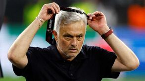 Xavi condena atitude de Mourinho: «Devemos ser os primeiros a dar o exemplo»