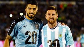 Golos, dentadas e aquela parceria com Messi e Neymar: É este o legado de Luis Suárez