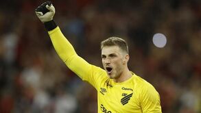 Bento titular na deslocação do Athletico Paranaense ao terreno do São Paulo