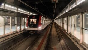 Novo método de roubo no metro de Barcelona: cospem na cabeça das vítimas e oferecem-se para limpar