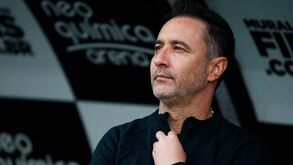 Vítor Pereira abre o jogo: o relacionamento com o plantel do Corinthians, as desculpas de Junior Moraes e a 