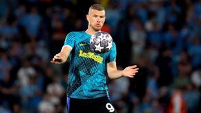 Trabalhou com Paulo Fonseca, Mourinho e falhou Jesus por pouco: Dzeko reforça Fenerbahçe