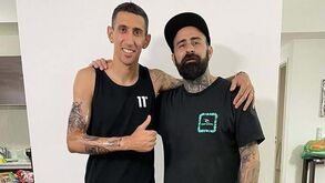 Di María aproveita férias em Rosario para fazer tatuagens especiais