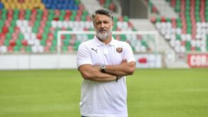 Tulipa completa equipa técnica do Marítimo
