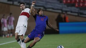 Milan van Ewijk confirma contactos do Sporting: «Seria um bom próximo passo»