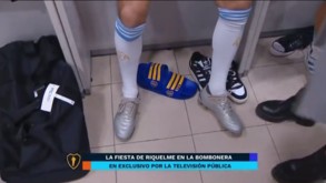 «Hoje tomo banho com as chuteiras»: a insólita resposta de Aimar após receber chinelos do Boca Juniors