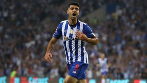 Taremi descarta saída árabe e tem propostas das principais ligas