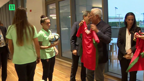 António Costa deixou mensagem à Seleção feminina e levou camisola autografada para casa