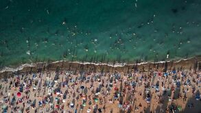 Uso de colunas de som na praia é proibido e dá multa até quatro mil euros