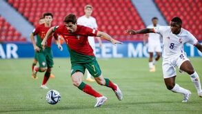 Pedro Neto limitado no treino devido a queixas na perna esquerda