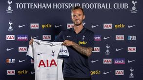 Tottenham contrata médio James Maddison ao Leicester