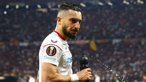 Alex Telles fora dos planos do Benfica