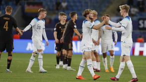 Inglaterra bate Alemanha e deixa campeã em título fora dos 'quartos' do Europeu de sub-21