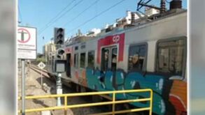 Comboio lotado pára na Linha de Sintra e gera pânico entre os passageiros