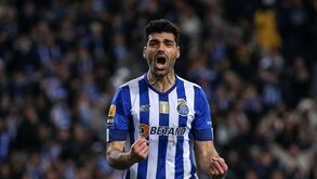 Taremi assume ter oferta do Everton e fala das vendas do Benfica: «Têm um génio estranho...»