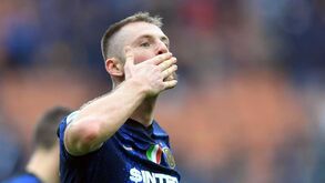 Inter despede-se de Skriniar: «Um dos protagonistas do nosso extraordinário percurso»
