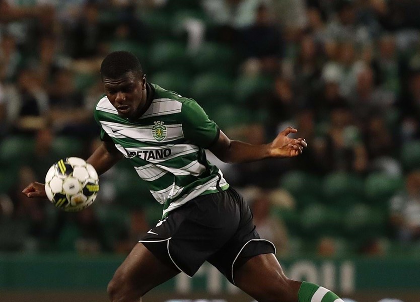 LAMENTÁVEL! DANIEL BRAGANÇA LEVA CHAPADA NA GRANDE ÁREA, MAS ÁRBITRO DO  SPORTING - ESTRELA DA AMADORA MANDA JOGAR (COM VÍDEO)