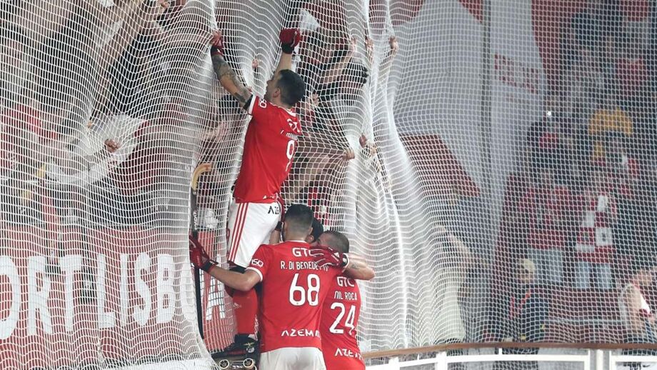 Ordoñez festeja o 2-2, numa altura em que o Benfica jogava com menos um jogador