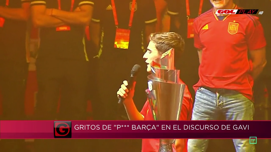 Médio do Barcelona insultado durante as celebrações da seleção espanhola pela conquista da Liga das Nações 2022/23