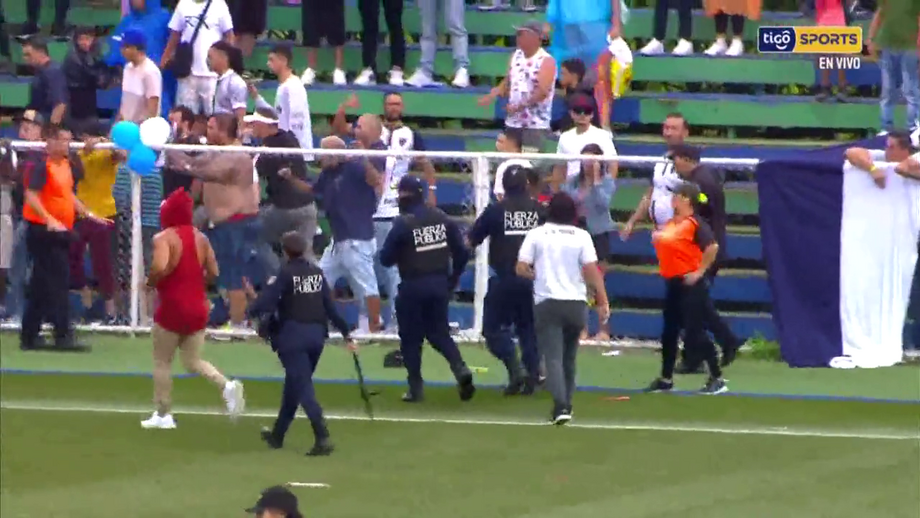 Não faltaram empurrões, pontapés e outro tipo de agressões no PFA Antioquia-CD Pavas 